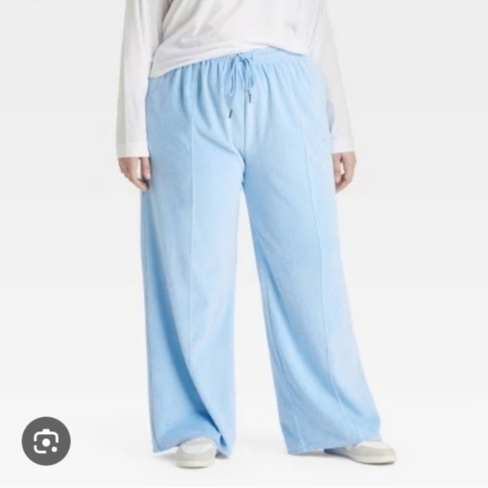 Universal thread Women's High-Rise Velour Pant Leisure Studio Sweatpant Sky Blue